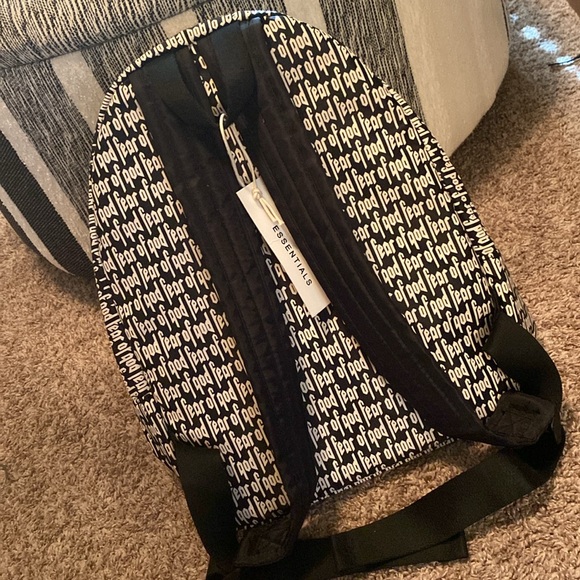 Essentials backpack - Picture 5 of 5